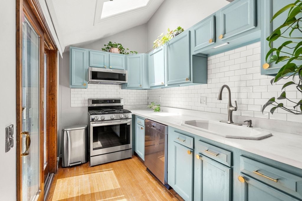 223 Bolton St, Boston, MA 02127
