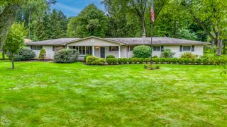 1200 Priscilla Lane, Rochester Hills, MI 48309