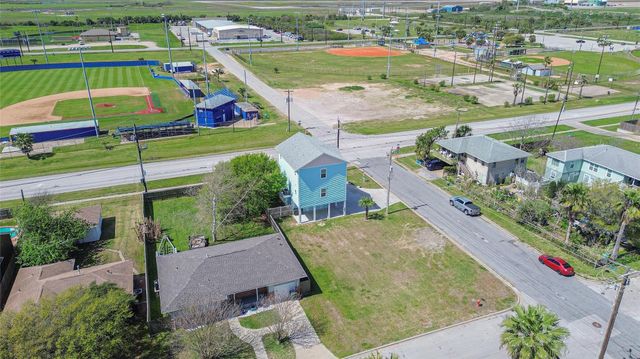 3201 Kleinmann Avenue, Galveston, TX 77551