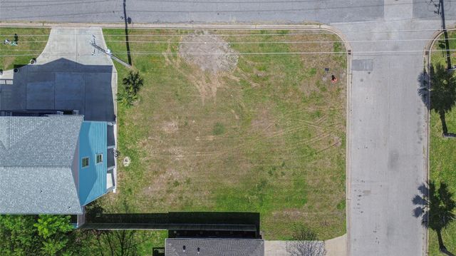 3201 Kleinmann Avenue, Galveston, TX 77551