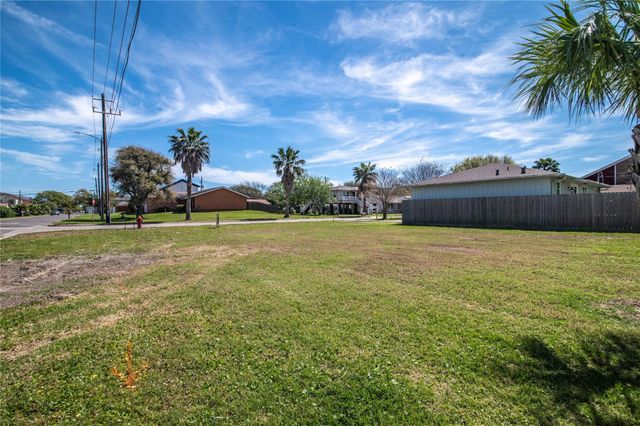 3201 Kleinmann Avenue, Galveston, TX 77551