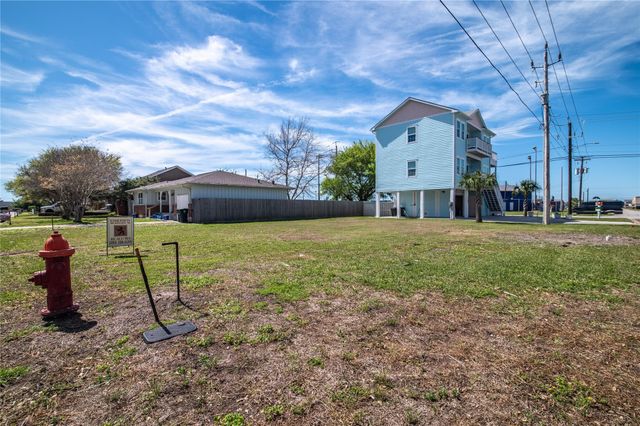 3201 Kleinmann Avenue, Galveston, TX 77551