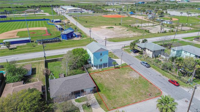 3201 Kleinmann Avenue, Galveston, TX 77551