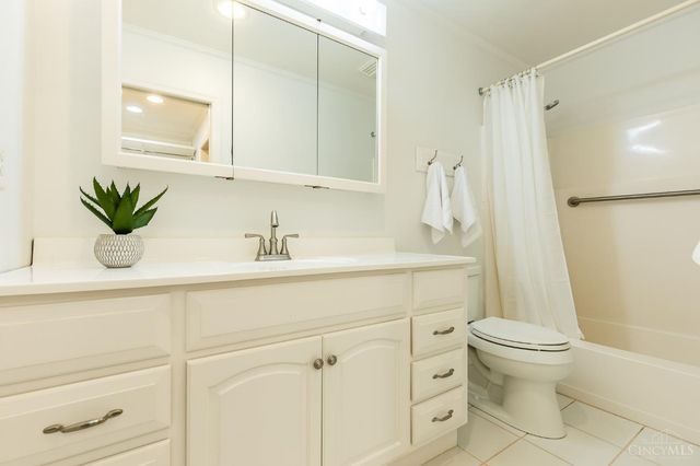 3675 Traskwood Circle, Cincinnati, OH 45208