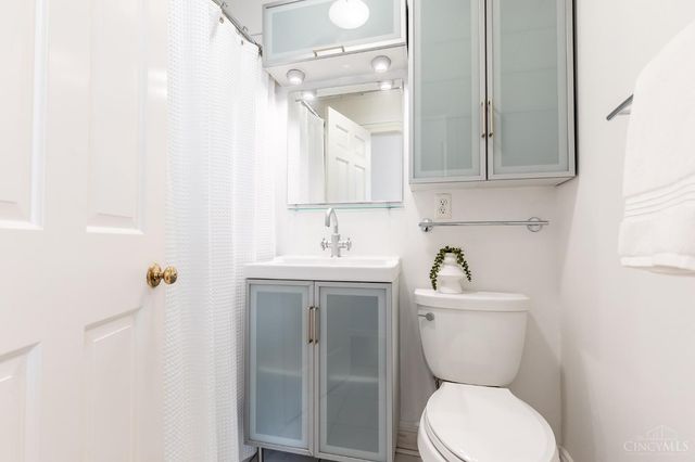 3675 Traskwood Circle, Cincinnati, OH 45208