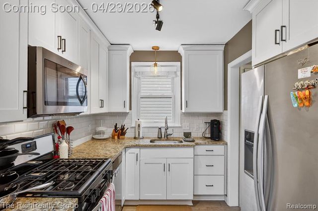 2100 Brockton Avenue, Royal Oak, MI 48067