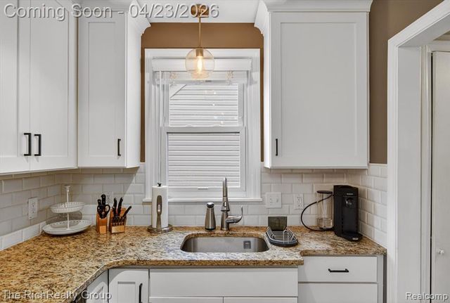 2100 Brockton Avenue, Royal Oak, MI 48067