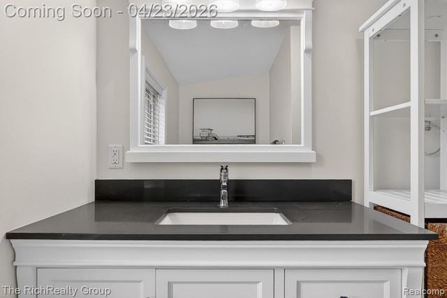 2100 Brockton Avenue, Royal Oak, MI 48067