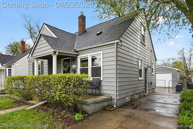 2100 Brockton Avenue, Royal Oak, MI 48067
