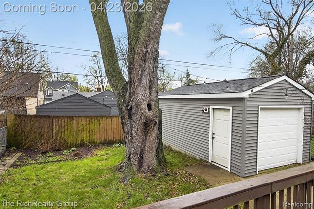 2100 Brockton Avenue, Royal Oak, MI 48067