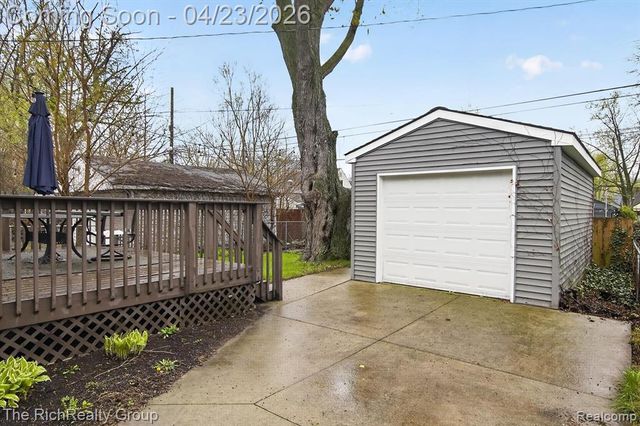 2100 Brockton Avenue, Royal Oak, MI 48067