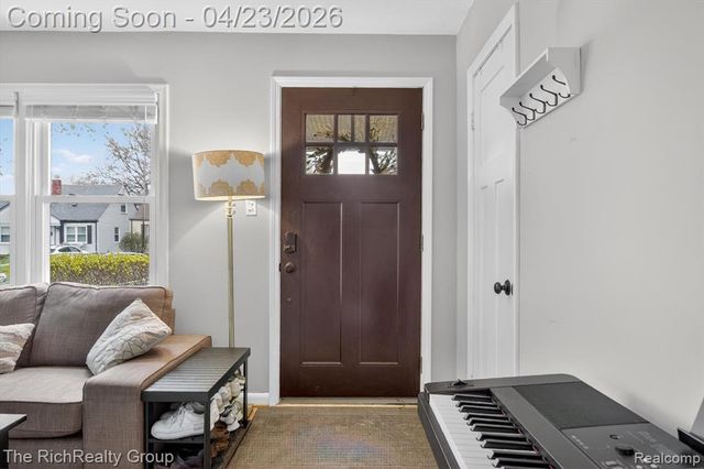 2100 Brockton Avenue, Royal Oak, MI 48067