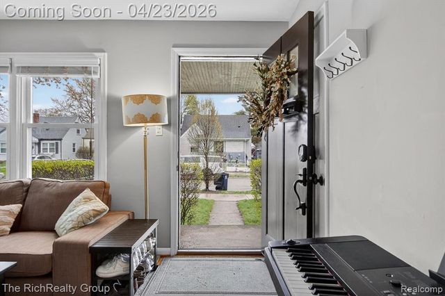 2100 Brockton Avenue, Royal Oak, MI 48067