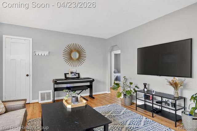 2100 Brockton Avenue, Royal Oak, MI 48067