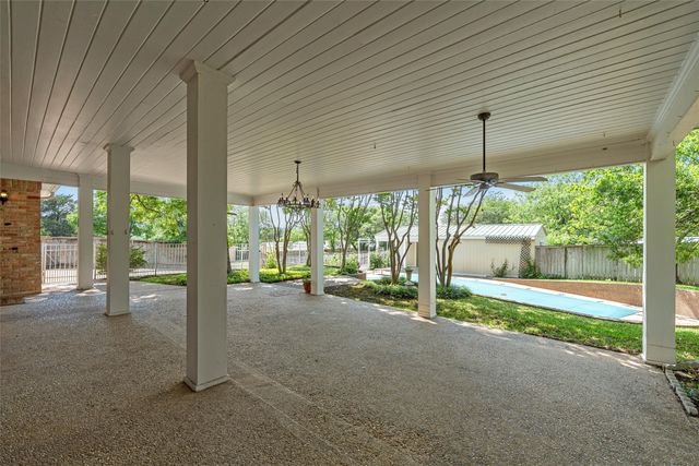 8941 Raven Drive, Woodway, TX 76712