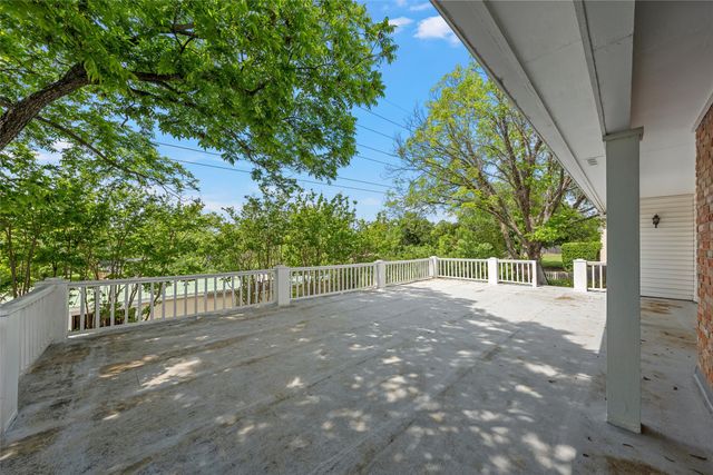 8941 Raven Drive, Woodway, TX 76712