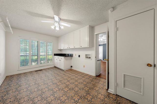 8941 Raven Drive, Woodway, TX 76712