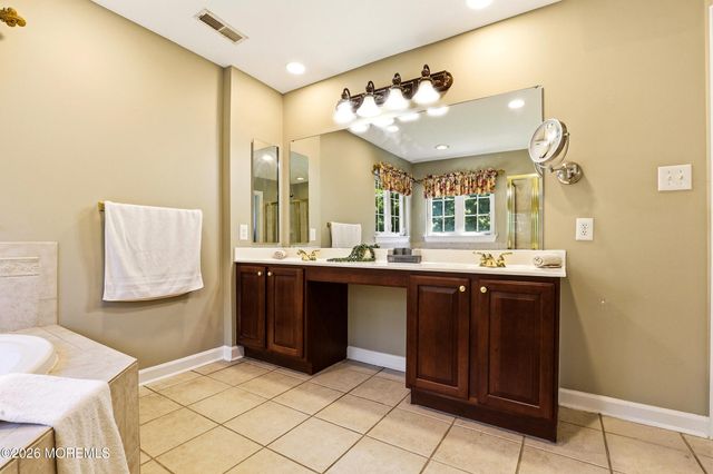 12 Fountain View Drive, Jackson, NJ 08527