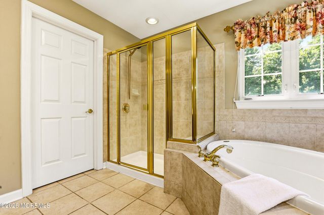 12 Fountain View Drive, Jackson, NJ 08527