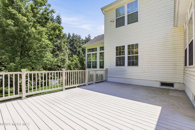 12 Fountain View Drive, Jackson, NJ 08527