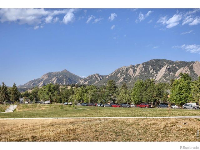 812 20th Street 8, Boulder, CO 80302