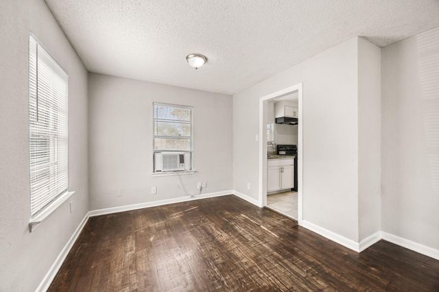 505 13th Street N, Texas City, TX 77590