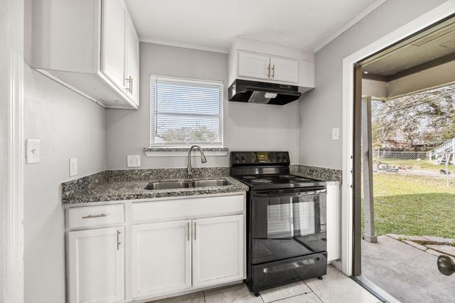 505 13th Street N, Texas City, TX 77590