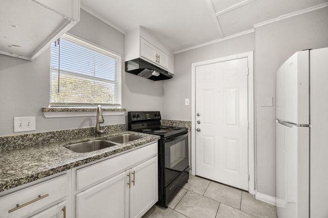 505 13th Street N, Texas City, TX 77590