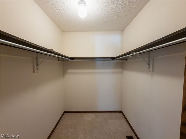 3210 S Billingsgate Circle NW, Canton, OH 44708