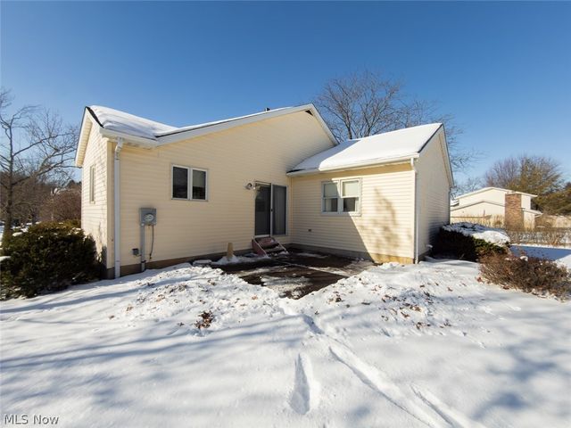 3210 S Billingsgate Circle NW, Canton, OH 44708