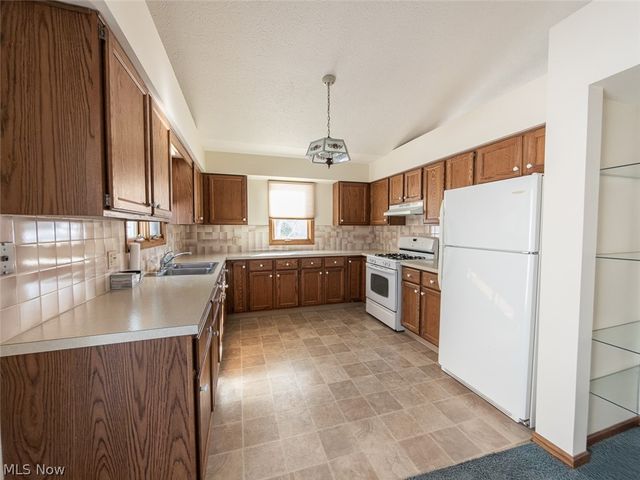 3210 S Billingsgate Circle NW, Canton, OH 44708