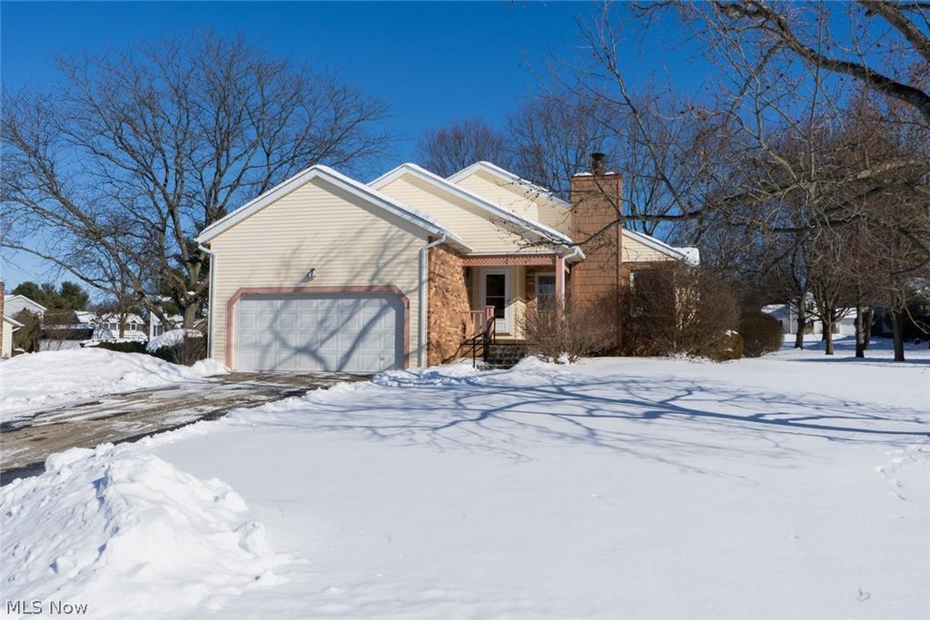 3210 S Billingsgate Circle NW, Canton, OH 44708