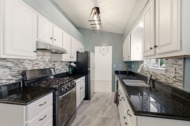 304 Jonquil Court, Aurora, IL 60504