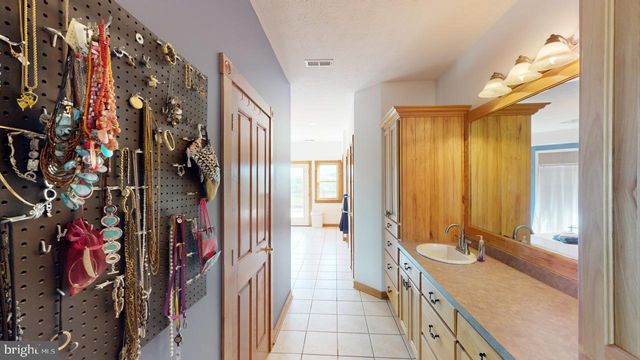 2810 DON MCCAULEY RD, Romney, WV 26757