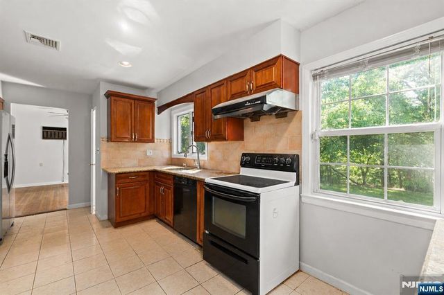 557 Monroe Court, River Edge, NJ 07661