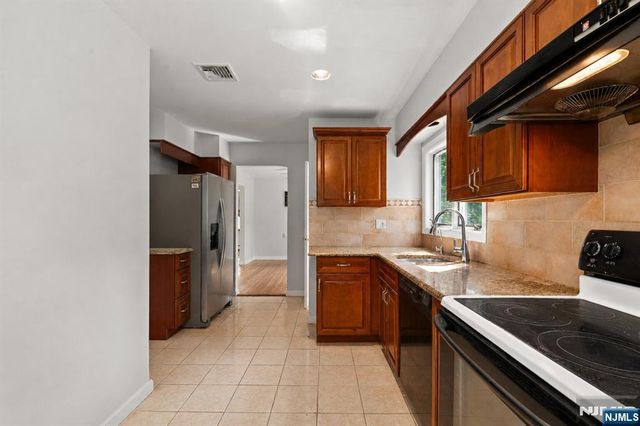 557 Monroe Court, River Edge, NJ 07661