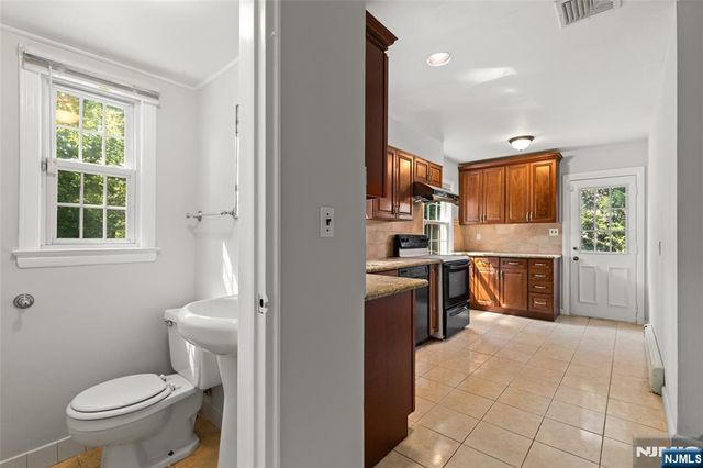 557 Monroe Court, River Edge, NJ 07661