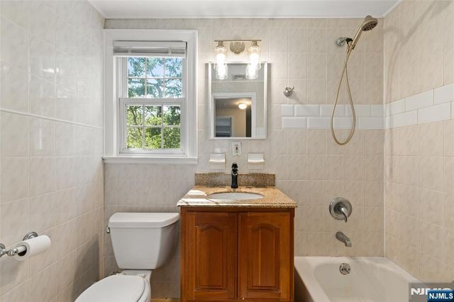 557 Monroe Court, River Edge, NJ 07661