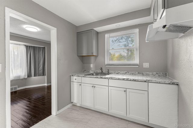 10842 Nottingham Road, Detroit, MI 48224