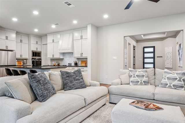826 Townsman Court, Midlothian, TX 76065