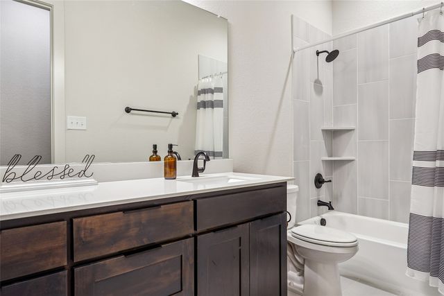 826 Townsman Court, Midlothian, TX 76065
