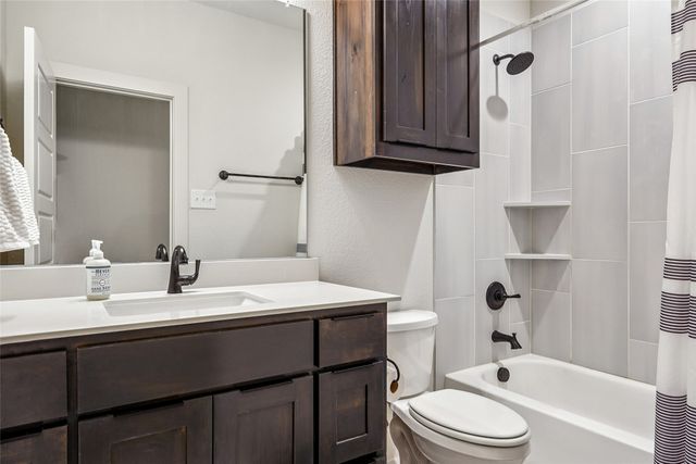 826 Townsman Court, Midlothian, TX 76065