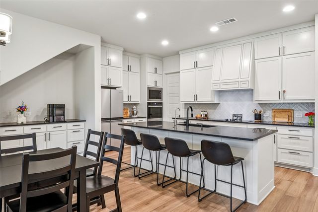 826 Townsman Court, Midlothian, TX 76065