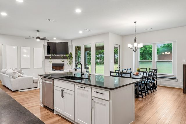 826 Townsman Court, Midlothian, TX 76065
