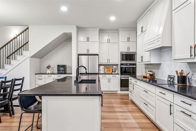 826 Townsman Court, Midlothian, TX 76065