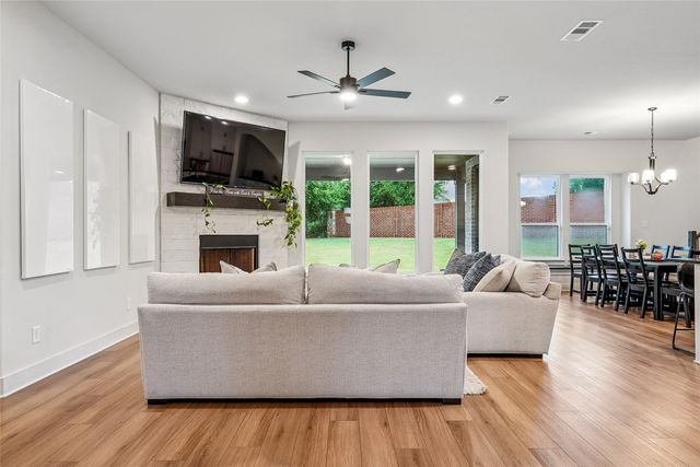 826 Townsman Court, Midlothian, TX 76065