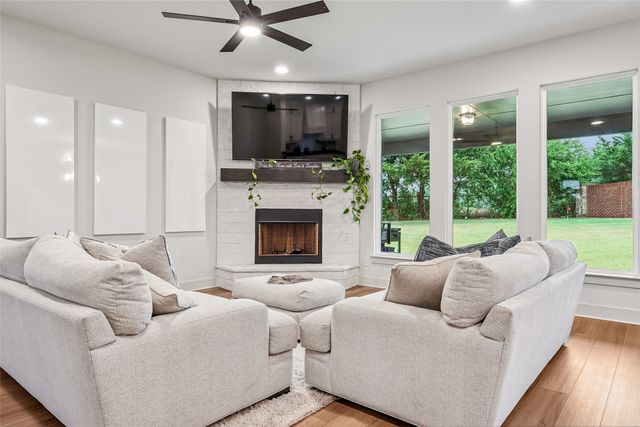 826 Townsman Court, Midlothian, TX 76065
