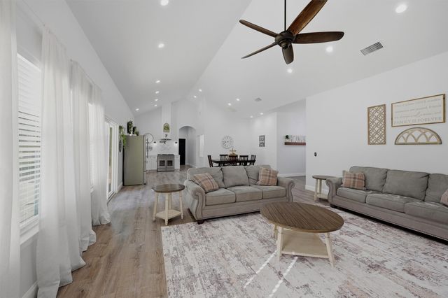 210 County Road 2184, Gainesville, TX 76240
