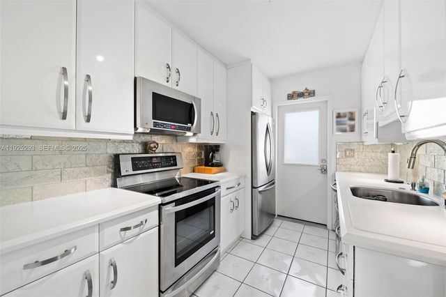 633 NE 21st Avenue 9B, Deerfield Beach, FL 33441