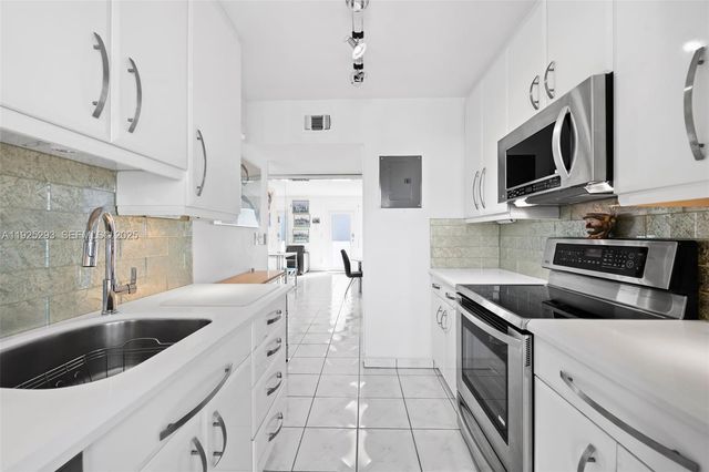 633 NE 21st Avenue 9B, Deerfield Beach, FL 33441